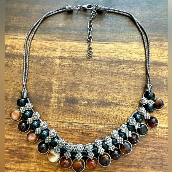 Jewelry - Elegant Beaded Necklace with Floral Accents